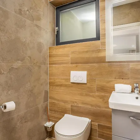2 Bedroom Lovely In Feriehus Stari Laz