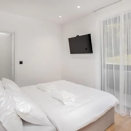 2 Bedroom Lovely In * Stari Laz
