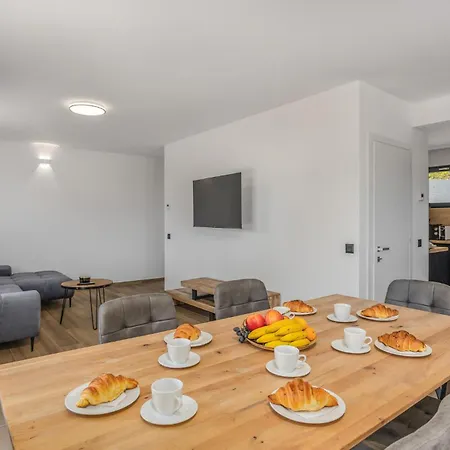 2 Bedroom Lovely In *