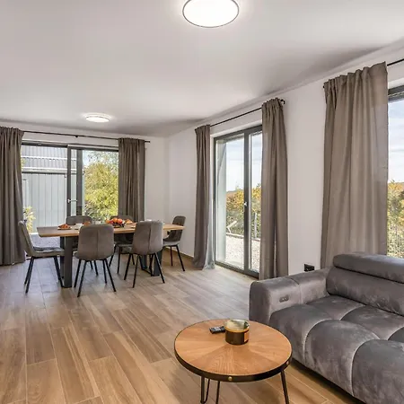 2 Bedroom Lovely In *